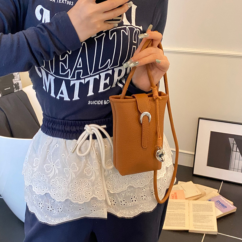 Bolso de teléfono móvil de moda coreana 2025 verano nuevo bolso femenino bolso de hombro popular de este año bolso de mensajero con patrón de lichi simple