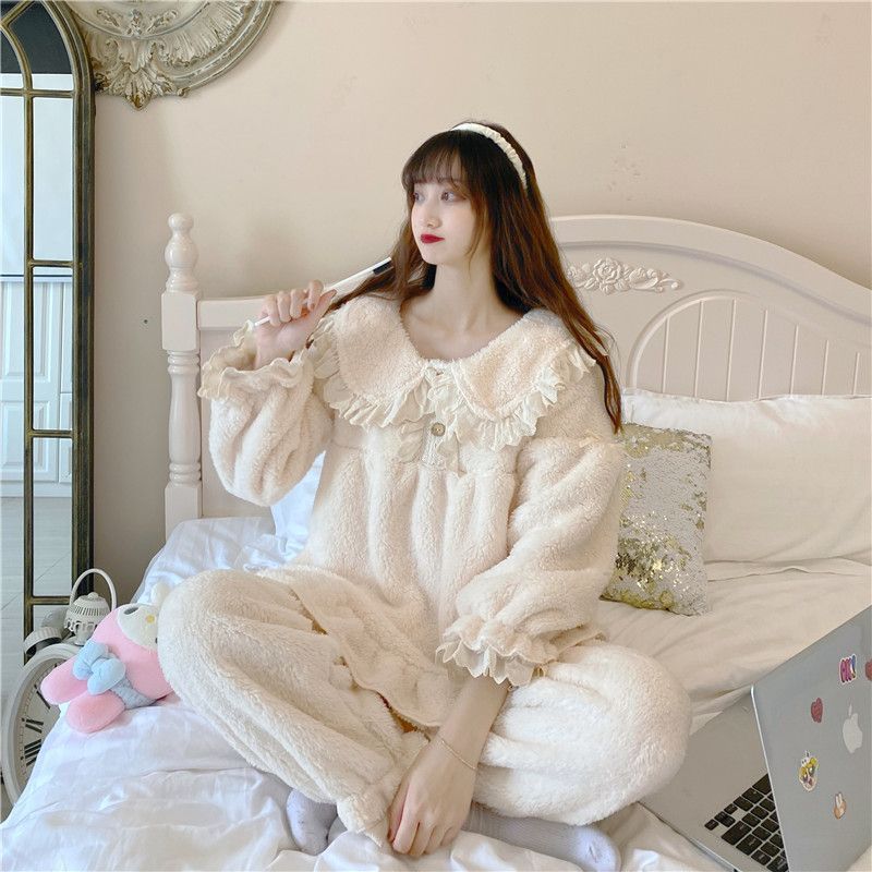 Pijamas al por mayor transfronterizos de mujeres otoño invierno coral vello dulce princesa viento de alta calidad cuello de muñeca engrosado conjunto de ropa para el hogar