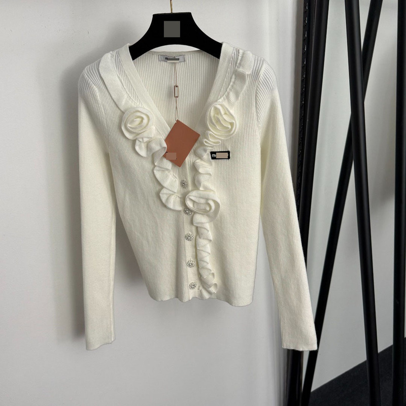 Shenzhen Nanyou Goods Elegant Warm and Cute Women's Diamond Button Stereo Flower V Neck Long-Sleeved Knitted Cardigan Top