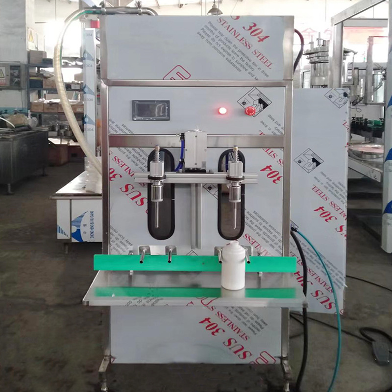 半自动液体定量灌装机 1.5L玻璃水防冻液灌装机 5L桶液体灌装机