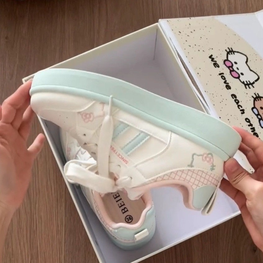 Campus de viento fresco con suela gruesa zapatos blancos de otoño 2025 nicho de diseño zapatos de skate estudiantes zapatos de moda de mujer en stock