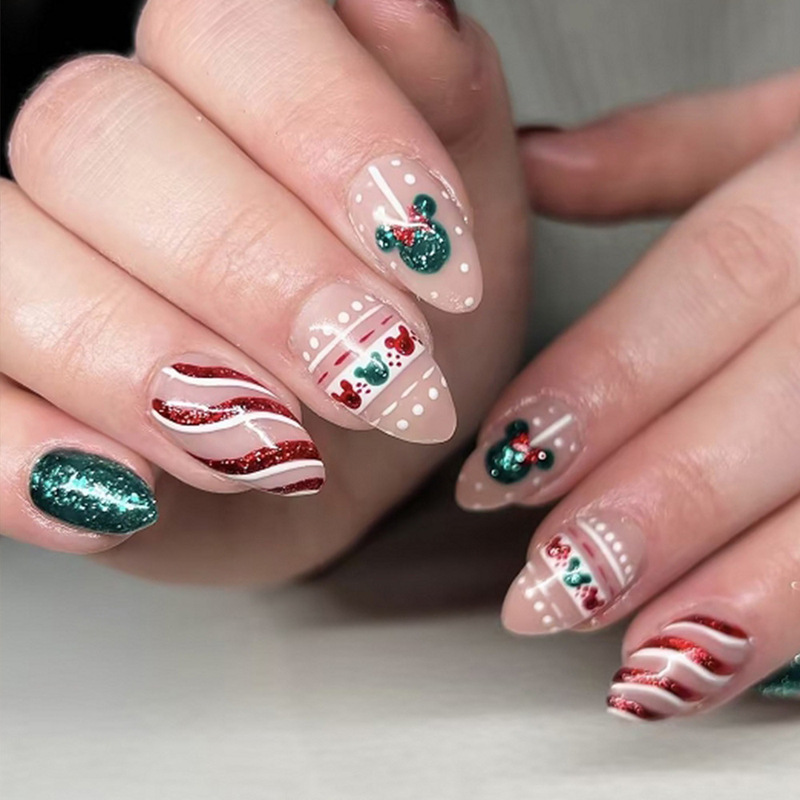 Christmas fake nails suit short bright nail pieces Christmas bear striped fake nails 24 pieces of pressed nails