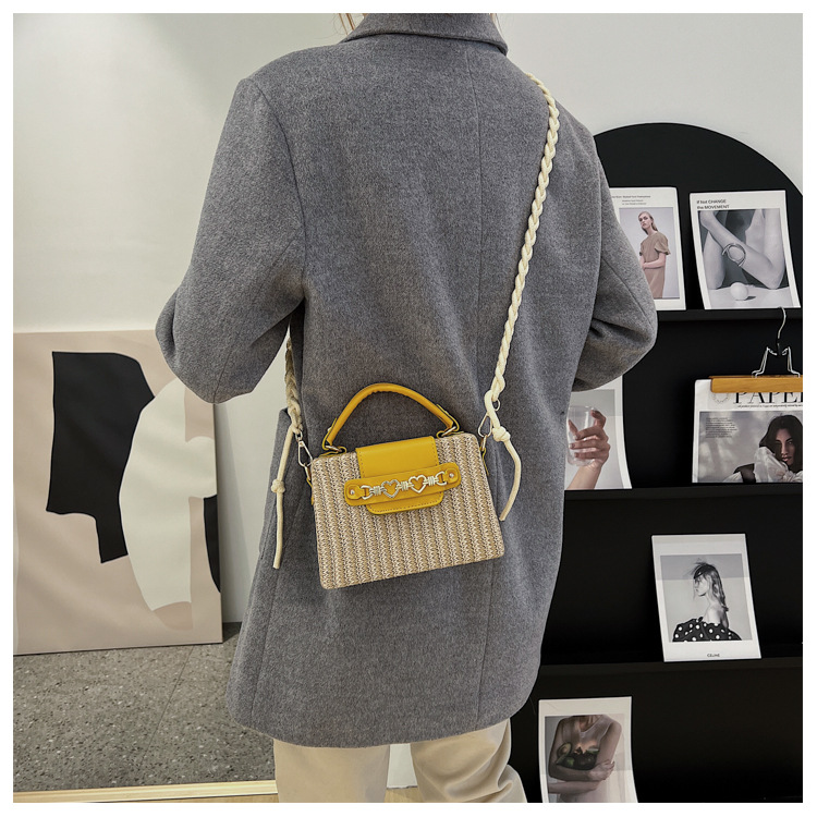 Fashion New Straw Woven Bag Winter New Portable Bag Wholesale display picture 7