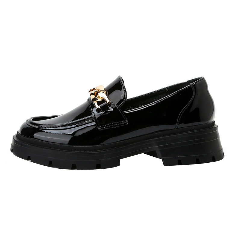 Mocasines de fondo suave para mujeres 2024 primavera y otoño nuevo cuero genuino deslizamiento-en fondo grueso hebilla de metal retro estilo británico zapatos de cuero