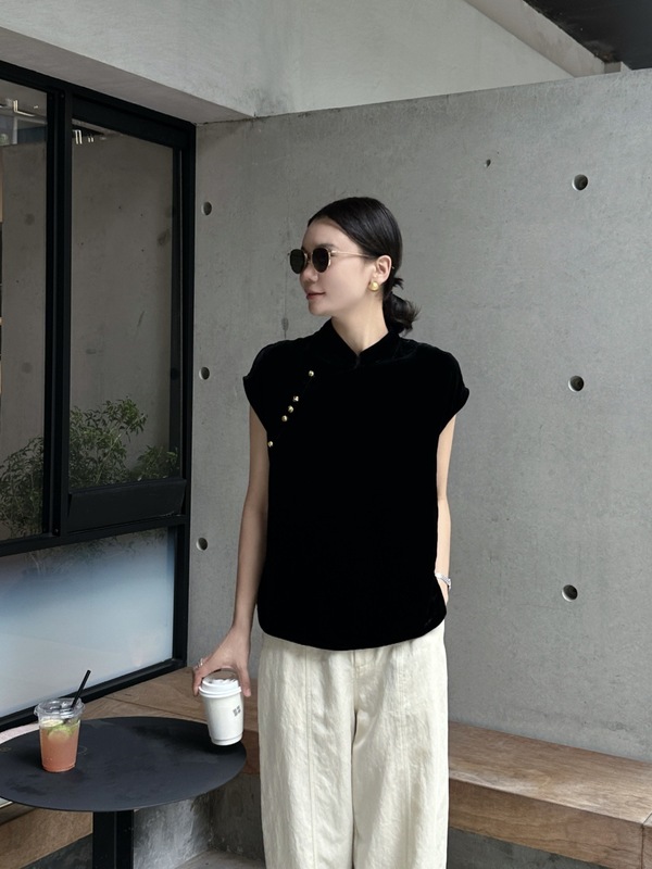 Nanyou 卸売 2025 夏の新シルクベルベット生地の女性のトップスとシャツシンプルなカジュアルファッション|undefined