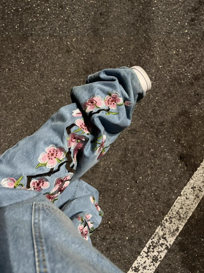 Milenio bug jeans sueltos Harajuku retro flor de cerezo bordado jeans de alta calidad ropa callejera hip hop gótico