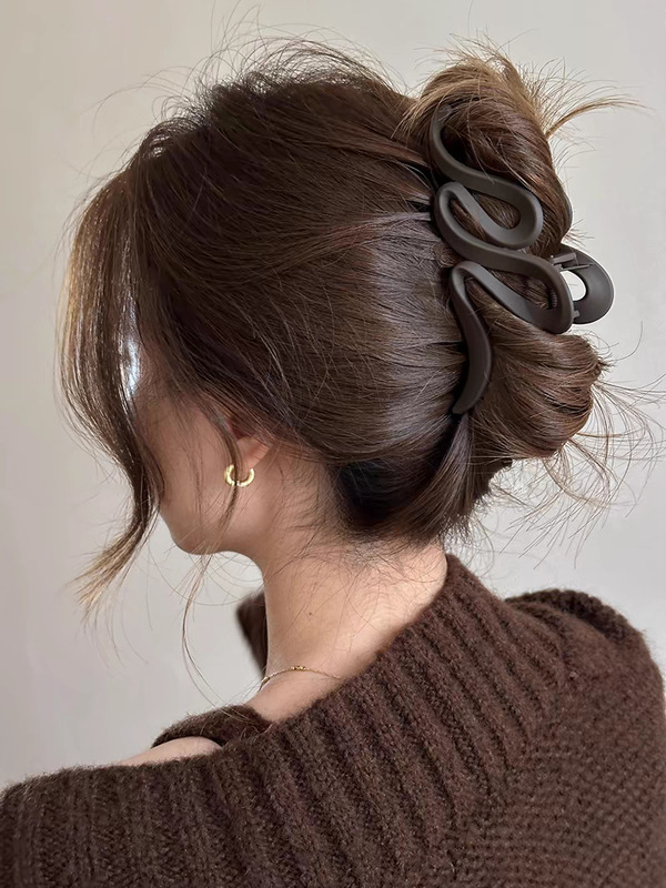 2025年新作フレンチサテン三角グリッパー、女性用ハイエンド後頭部ヘアシャーククリップ、気質と多用途のヘアアクセサリー|undefined