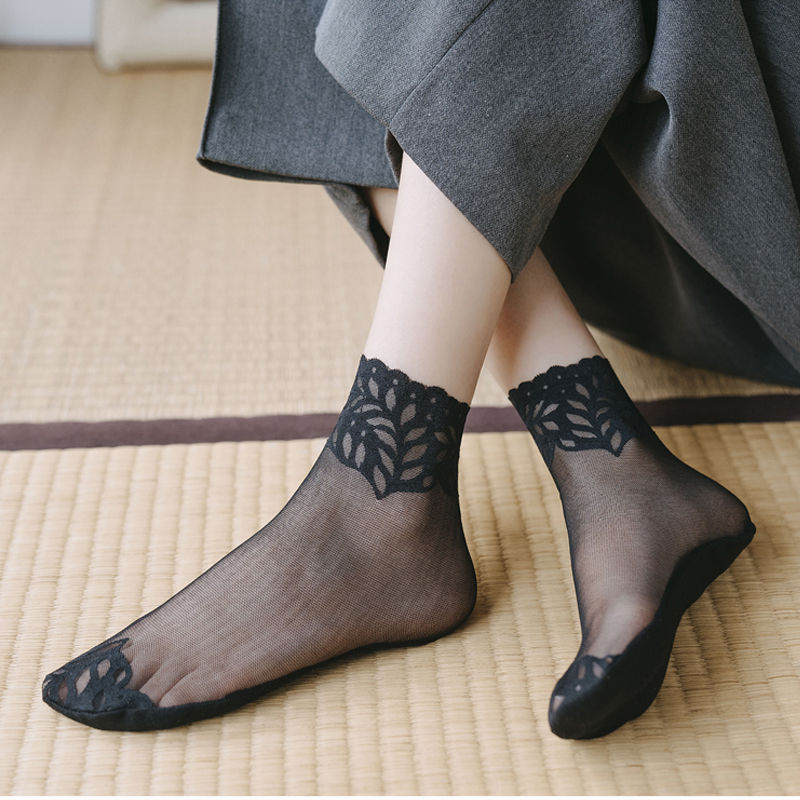 Lace Socks, Thin Lace Socks for Women, Summer Boat Socks, Hollow Anti-Slip Cotton Soles, Sweat-Absorbent and Breathable Mid-Calf Socks for Women