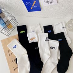 White embroidered letter socks for women mid-calf socks ins trendy spring and autumn cotton street sports couples outer wear long socks for men