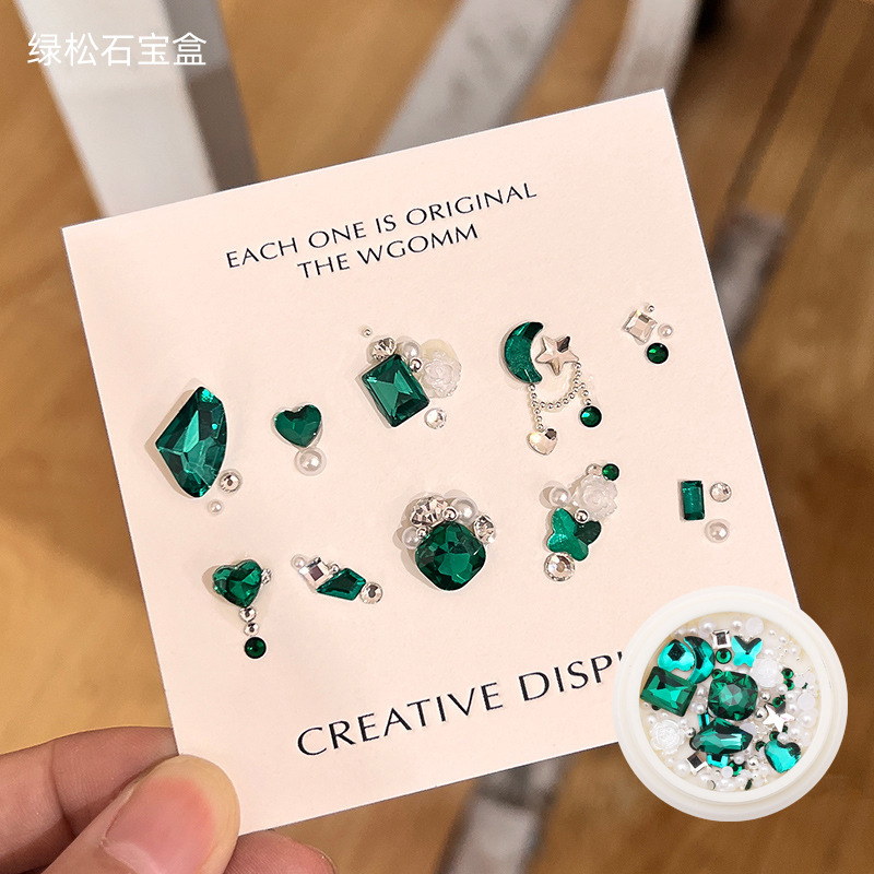 Desgaste de la celebridad en línea paquete de material de uñas caja del Tesoro japonés accesorios de uñas corazón torcido Mariposa Super Flash accesorios de uñas de diamante en forma especial