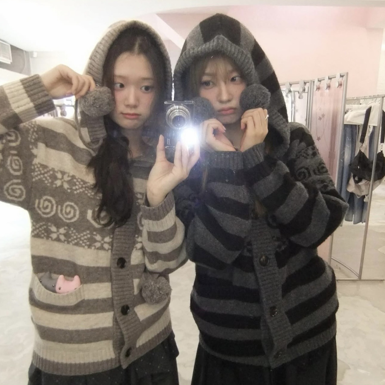 现/hugyoursk*n日系轻亚风毛球条纹针织连帽针织衫毛衣外套