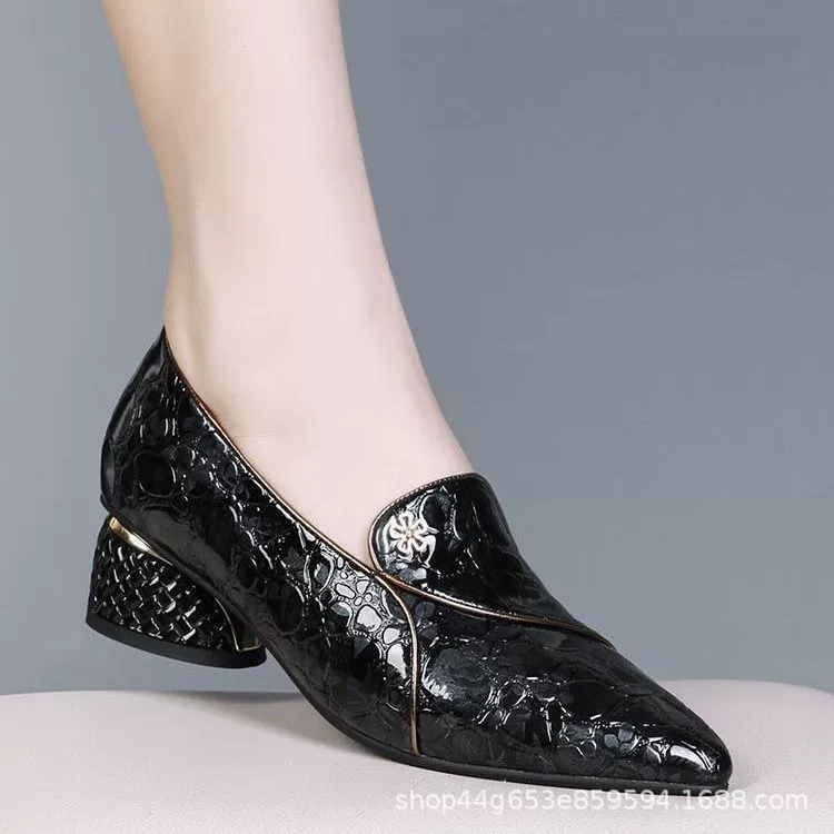 Мягкая кожа с заострением высокого качества темперамент глубокий рот дикий средний каблек толстый каблек 2024 весна мягкая кожа мягкая подошва удобная одиночная обувь