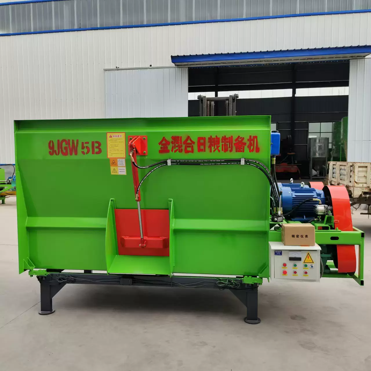 牛羊饲料搅拌机tmr全日粮混合饲料制备机5立方双轴饲料搅拌机