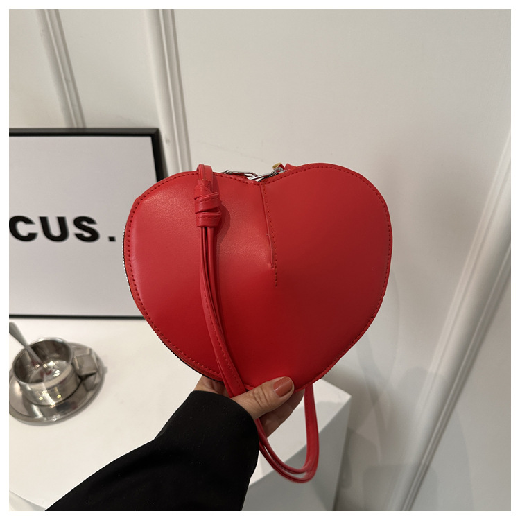 Women's PU Heart Shape Basic Classic Style Sewing Thread Heart-shaped Zipper Underarm Bag display picture 16
