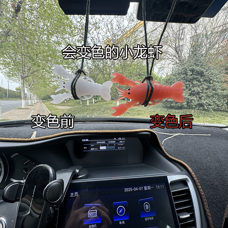 車の変色のアヒルのペンダントのアイデアの車の装飾のかわいい顔の赤いアヒルのバックミラーの車内のネットの赤い車の装飾|undefined