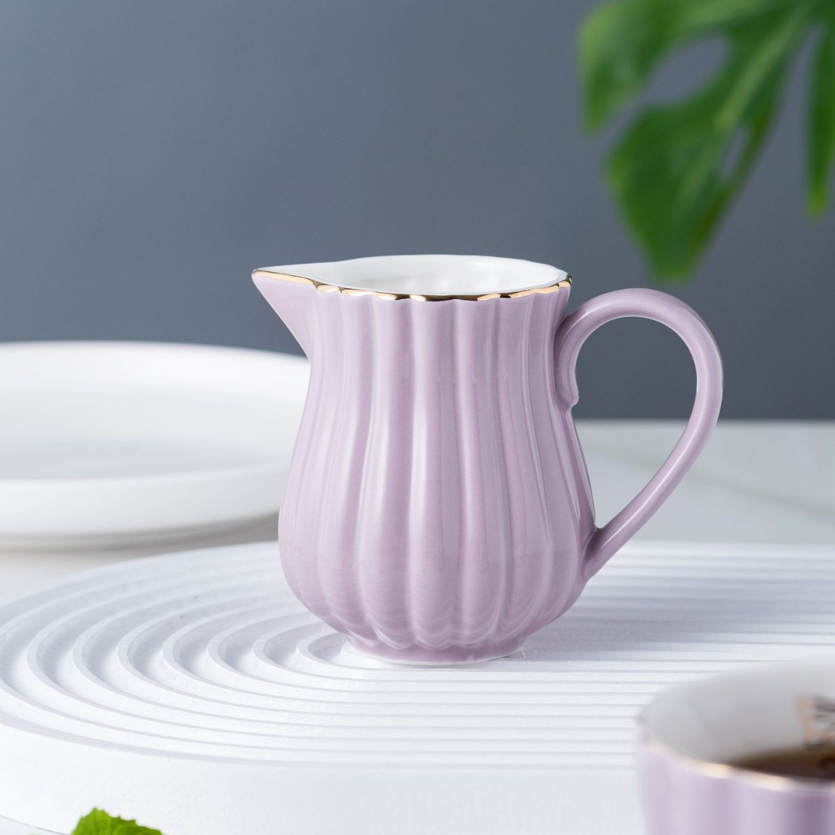 Rayas de abeja dorada Una olla de cuatro tazas Plato de café japonés Juego de tetera fría Juego de esmalte de color y té de flores doradas Cerámica