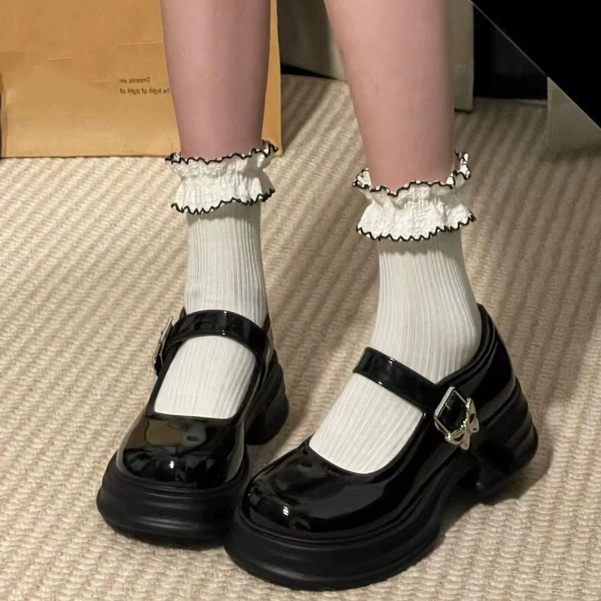 Туфли на толстом каблуке с мелкой кожей