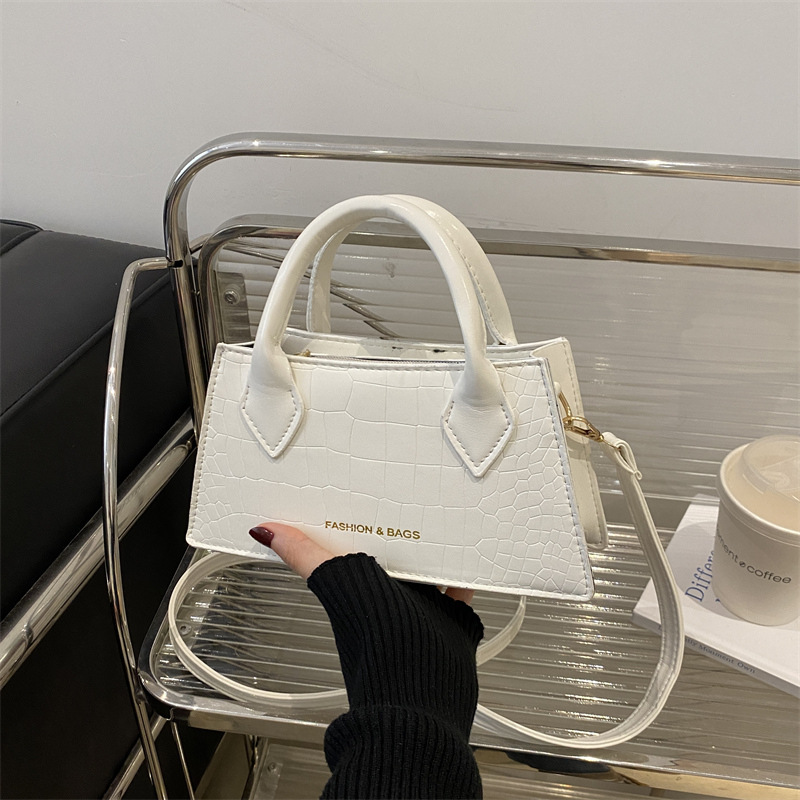 2025 nuevo bolso de mensajero casual de estilo occidental simple de textura retro, bolso cuadrado pequeño, bolso de moda con patrón de cocodrilo