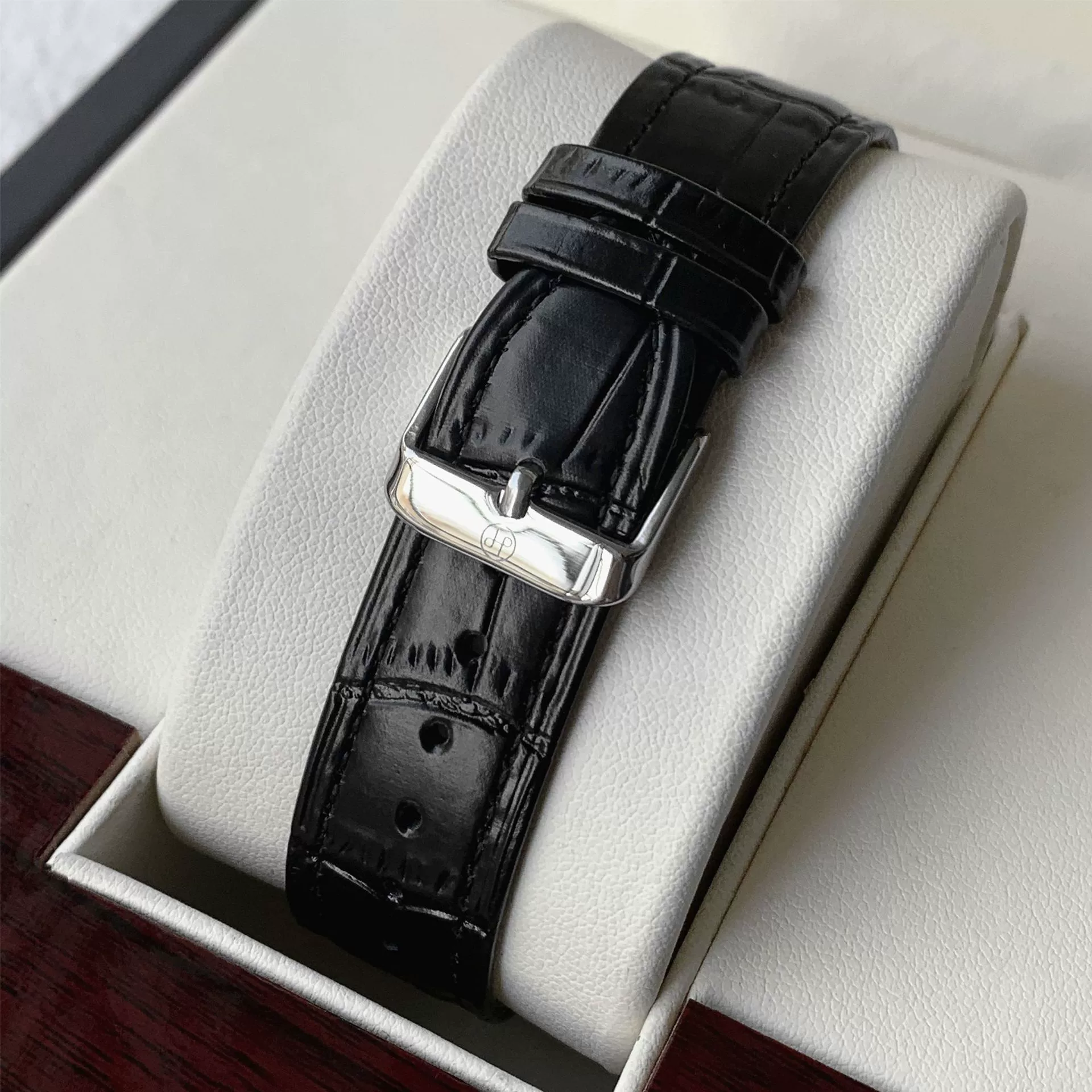 Водостойчные наручные часы Swiss watch, кварцевые часы, календарь, (跨境 торговля)