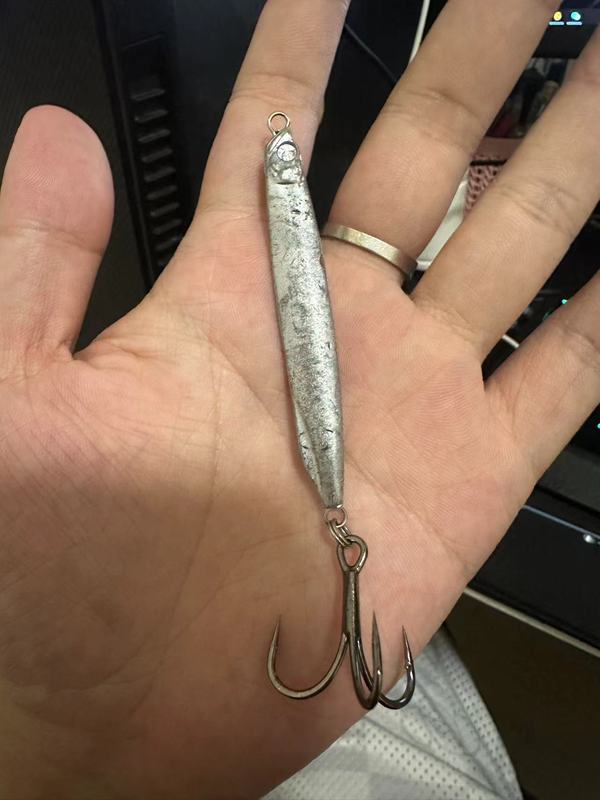 錨魚の背中を開けてフックを強化します。|undefined