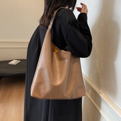 新款韩版腋下包单肩大容量包包女上班通勤复古美拉德法式托特包