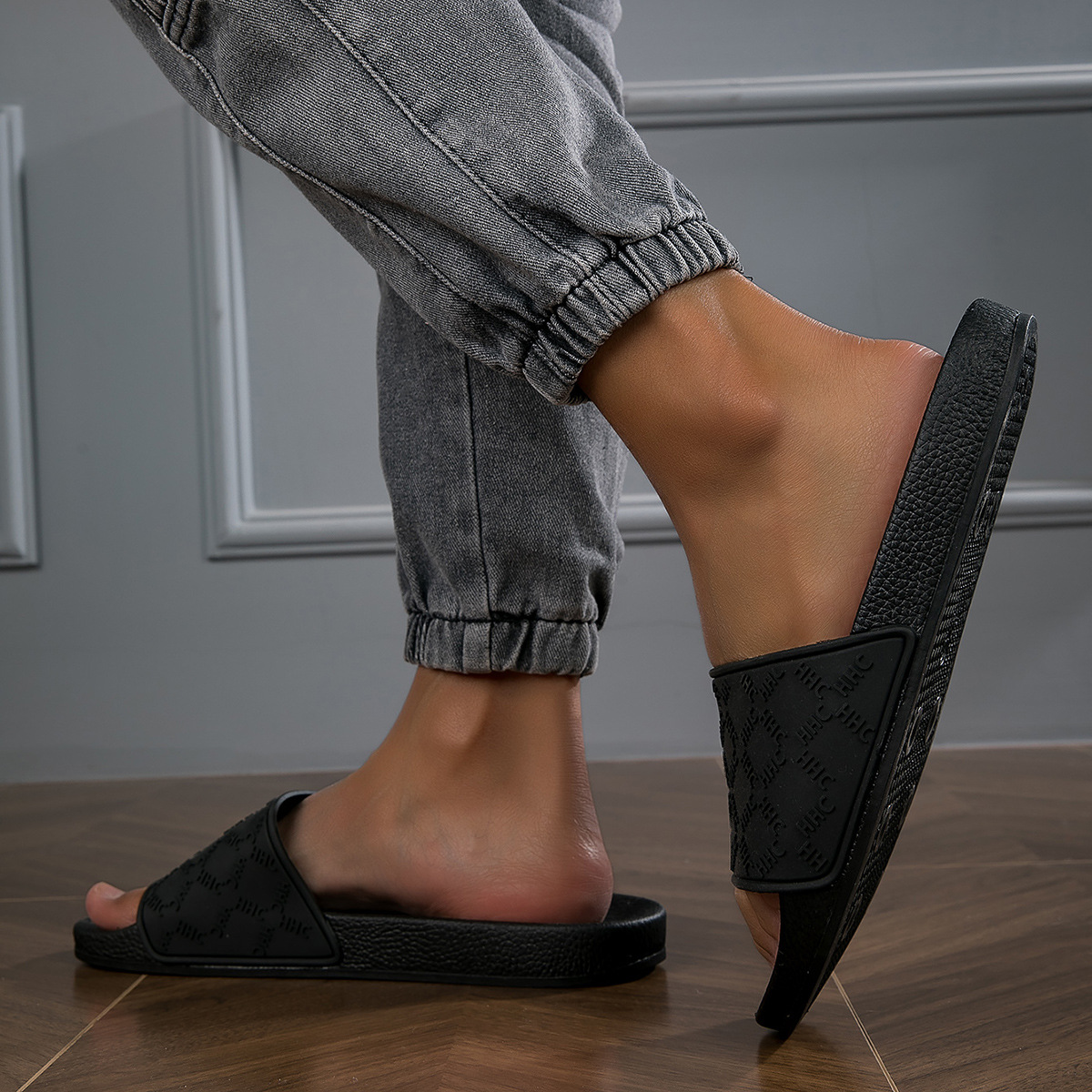 2025 verano nuevo estilo para hombres y mujeres sandalias de playa pareja al aire libre fondo suave moda antideslizante todo fósforo casual cómodo zapatillas