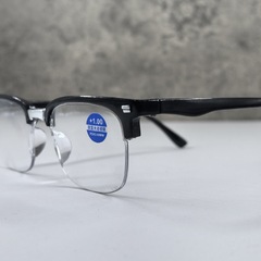 新しい折りたたみレトロ米釘眉毛フレーム抗青色光老眼鏡男性と女性のファッション高精細目の保護老眼鏡卸売