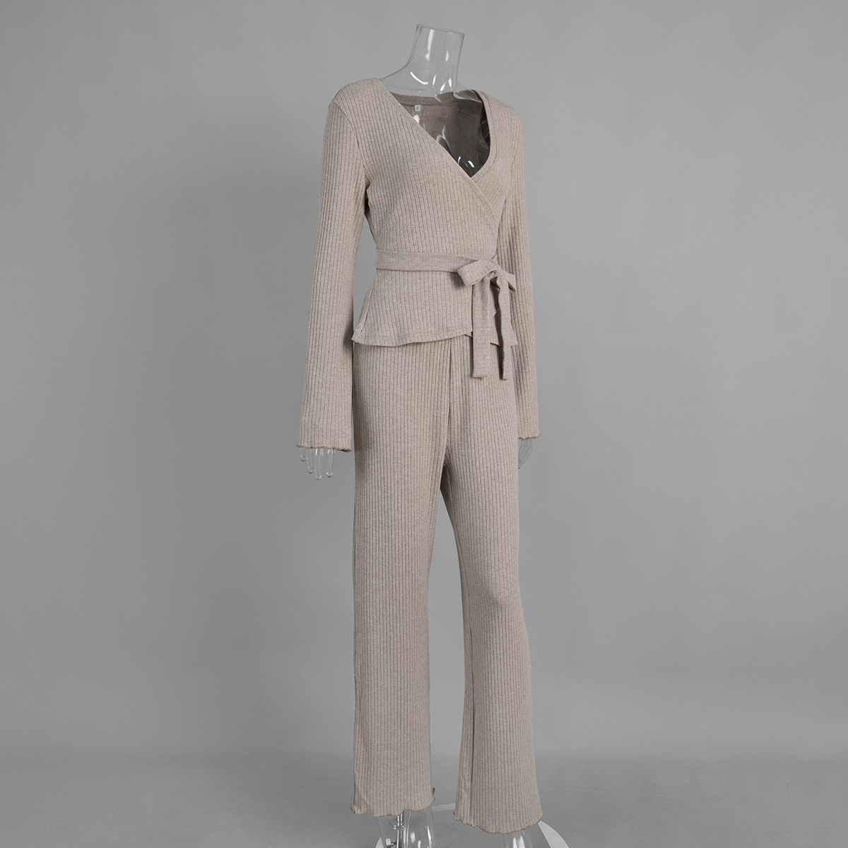 Dames gebreide tweedelige set met v-hals en ribbelstructuur_voghion.com