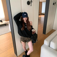 实拍2025露肩长袖T恤套头斜肩卫衣女秋季豹纹不规则毛边牛仔短裤