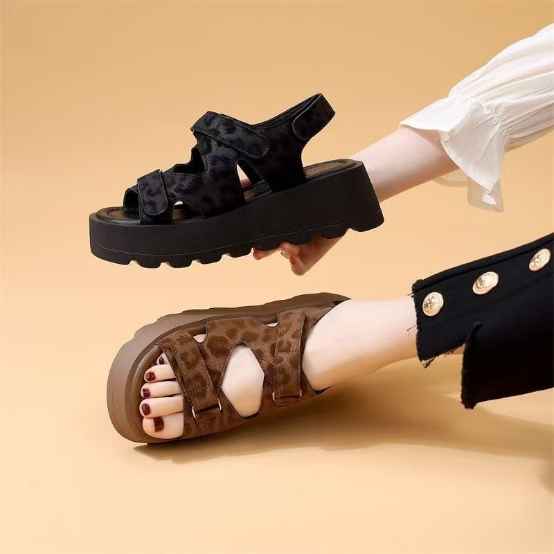 2026 verano nuevo estilo de moda versátil con una sola suave antideslizante con una falda sandalias de playa