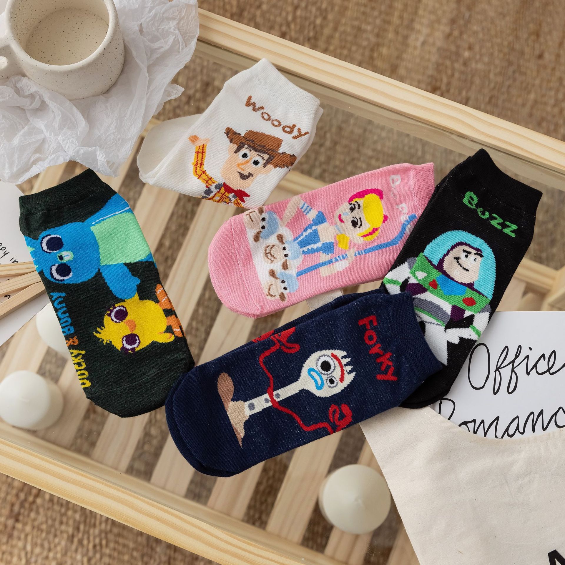 Calcetines de comercio exterior nuevos calcetines de dibujos animados lindos calcetines de mujer casuales coreanos calcetines cortos superficiales ventas directas