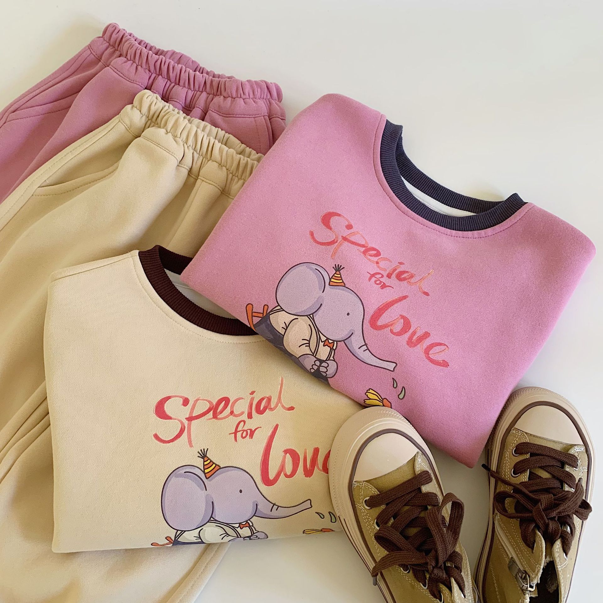 Mei Bao set de niños 2025 otoño nuevos productos de dibujos animados elefante ardilla impresión camiseta + pantalones de dos piezas de cuello redondo