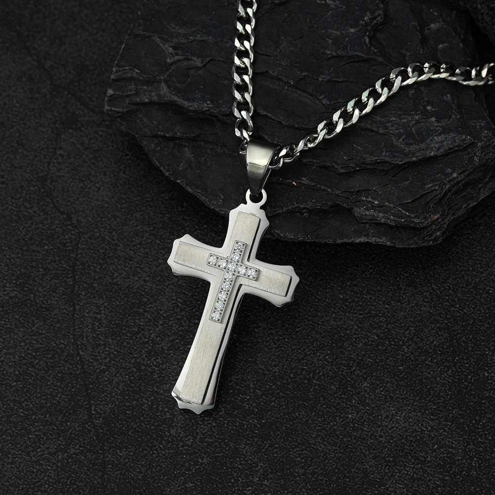 Collier en titane, pendentif croix multicouche en acier inoxydable pour homme, orné de zirconiums, style européen, en vente directe à l'export._voghion.com