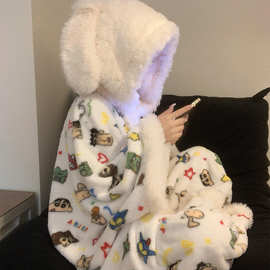 卡通蜡笔小新法兰绒睡袍女秋冬毛茸茸加厚保暖连帽外套家居服睡袍