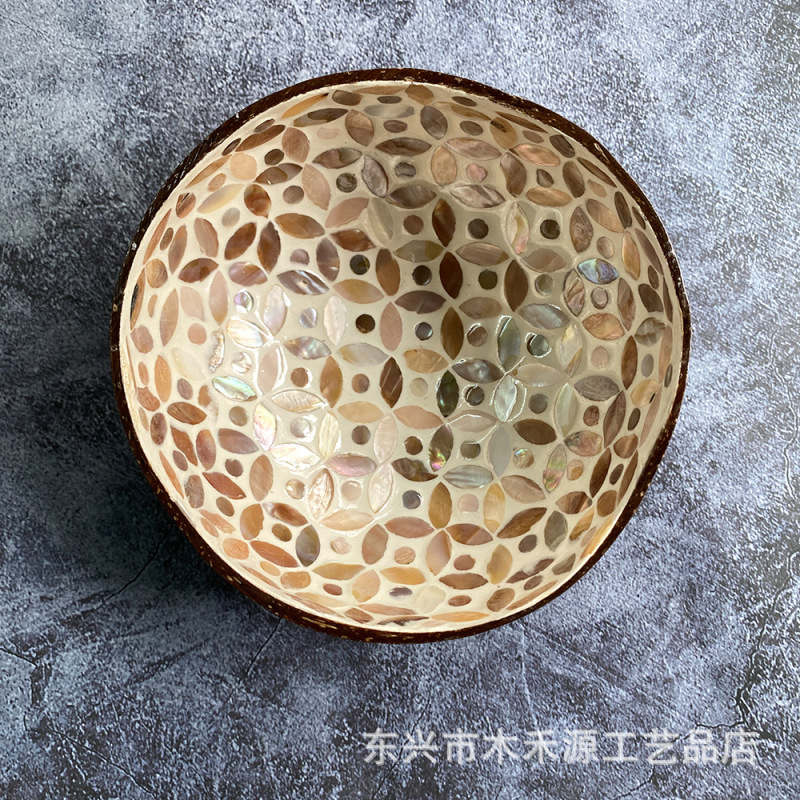 貝殻の彩色のココナッツの殻の碗は特色の民族の風情の食器の碗を象眼して家に飾って碗のタイ式の装飾品を収納します。|undefined
