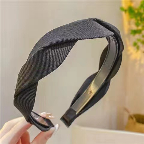 Retro Hair Band Women's Twist Wash Hair Bundles Pressed Hair Hoop Cyber Celebrity Hair Clip All-match Outgoing Braid Hair Band Advanced Sense