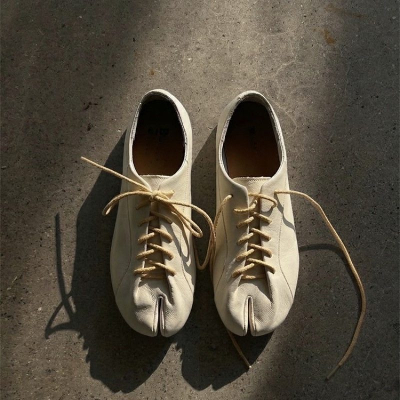 Sheepskin Split-Toe Shoes for Women, French-Style Flat Lace-Up Sneakers, Niche Design Casual Shoes, Comfortable White Shoes