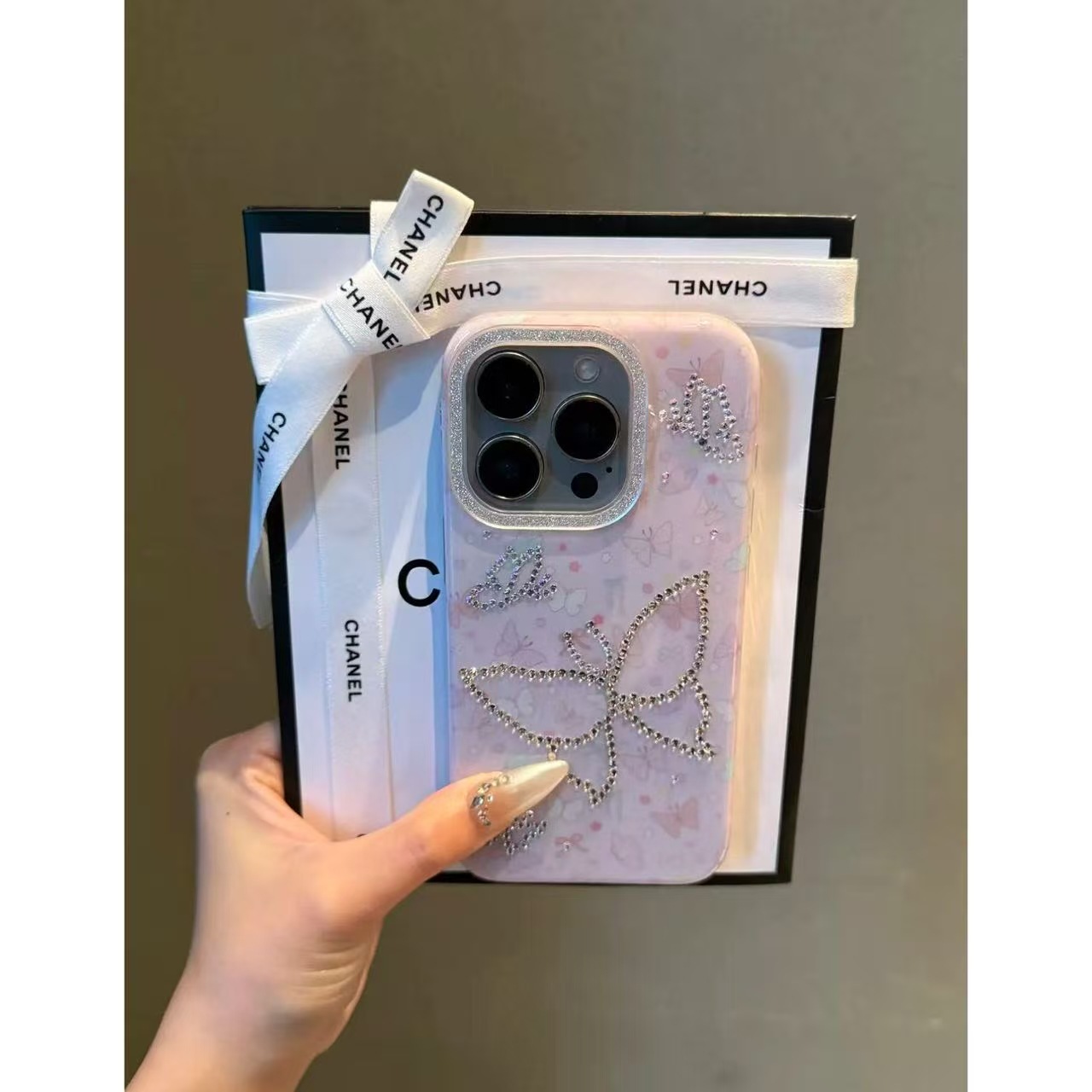 粉底满屏线条蝴蝶闪钻蝴蝶适用iPhone16promax苹果15手机壳17新款