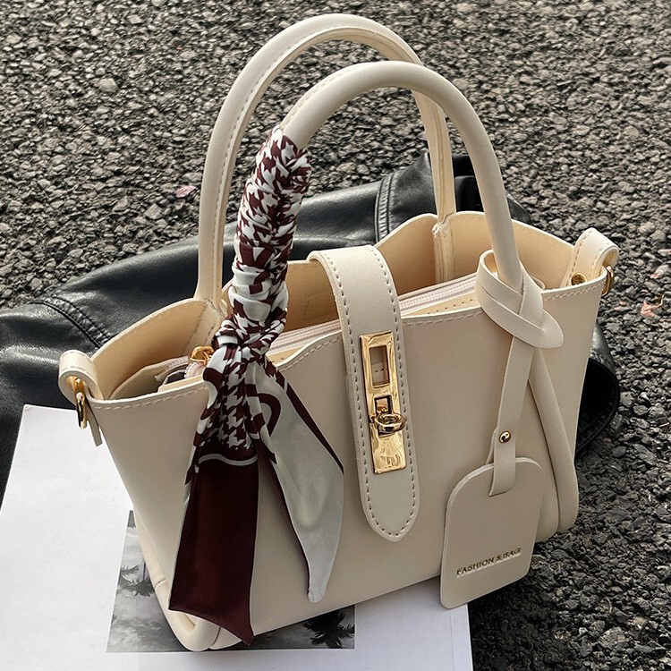 High-End Small Handbag for Women, Versatile for Spring and Summer, 2026 New Model, Trendy This Year, Crossbody Bag, Handbag, Bucket Bag
