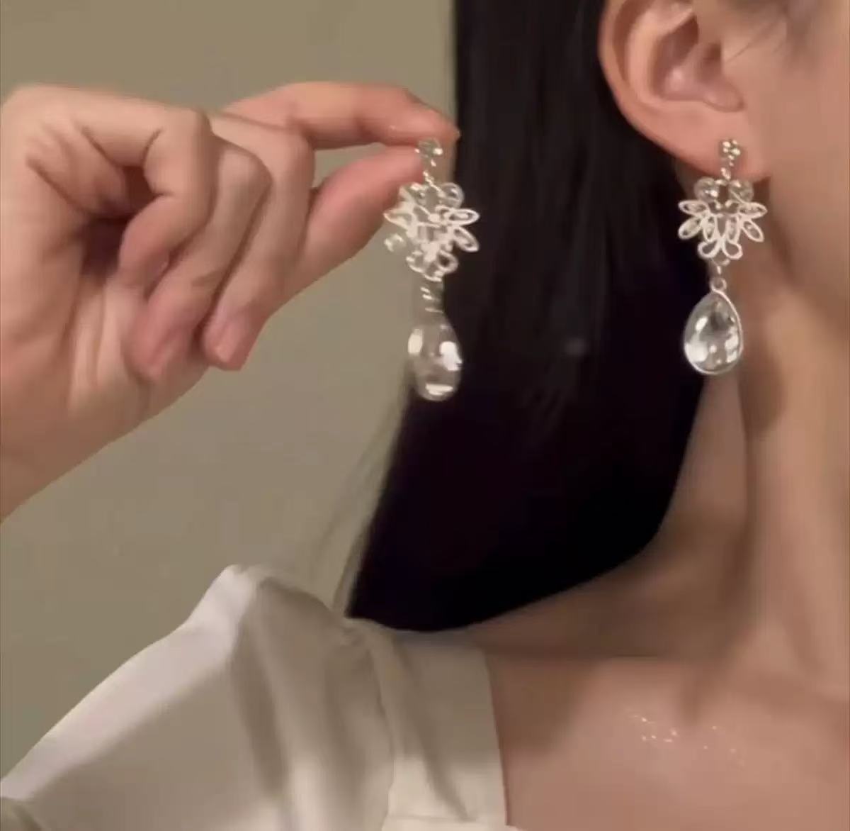 Industria pesada temperamento destellante diamante gota de agua collar de borla temperamento vestido de noche con moda exquisito collar de moda de lujo ligero mujeres