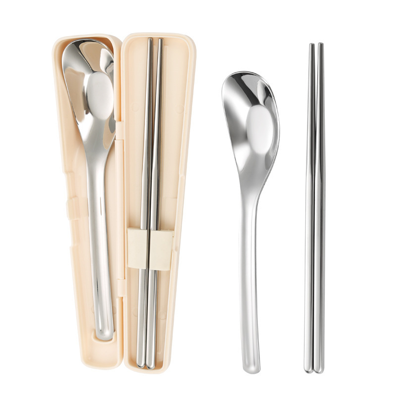 크림 화이트 슈트