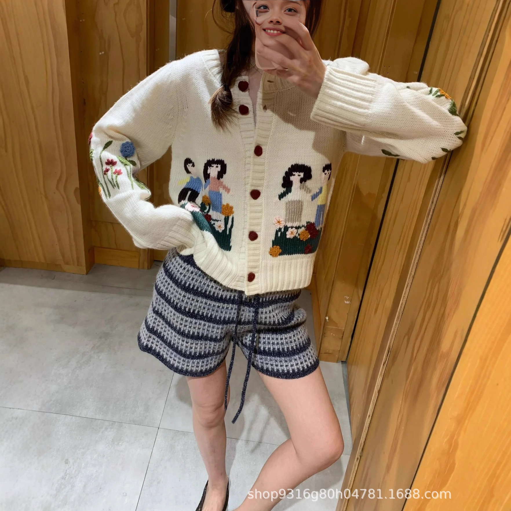南油25秋冬新款小众针织羊毛纯手工挑花卡通开衫毛衣女