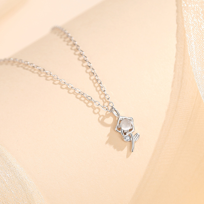 El nuevo collar de rosas de todo fósforo diario de plata de ley S925, diseño de nicho de sentido avanzado, versión coreana de la cadena de clavícula coreana