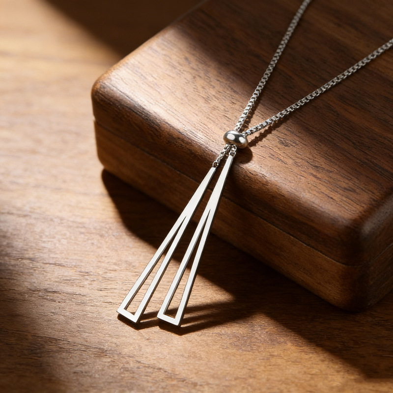 European and American Best-Selling Titanium Steel Geometric Necklace for Women, Simple and Elegant, Versatile, 18K Gold Plated, Adjustable Sweater Chain Jewelry