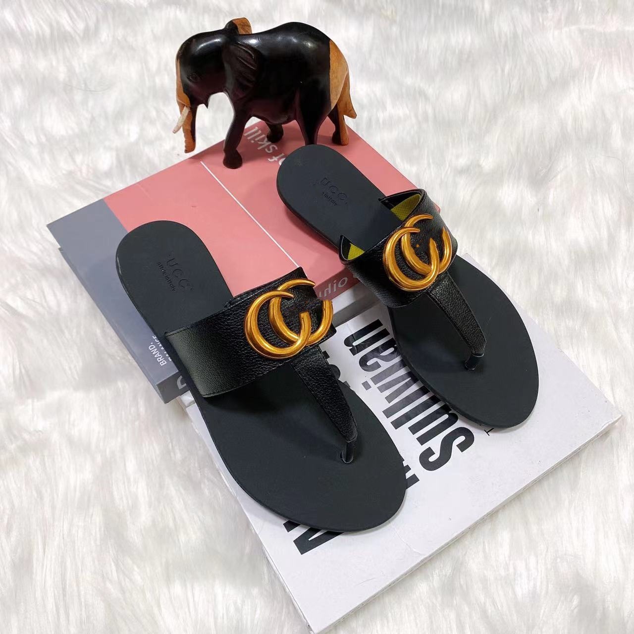 Spot GG hardware decorativo chanclas zapatos planos de verano 2024 sandalias de mujer de moda europea y americana sandals