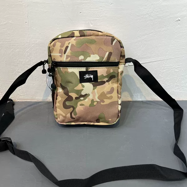 Camouflage shoulder bag