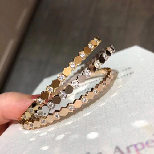 Titanium steel color-preserving honeycomb bracelet, fashionable and individual niche design, high-end wave rhombus full diamond couple bracelet
