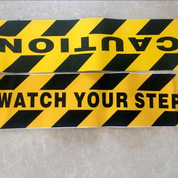 Fábrica de material de base de PET precortado plano transfronterizo paso de escalera antideslizante tira reflectante luminosa negra cinta antideslizante