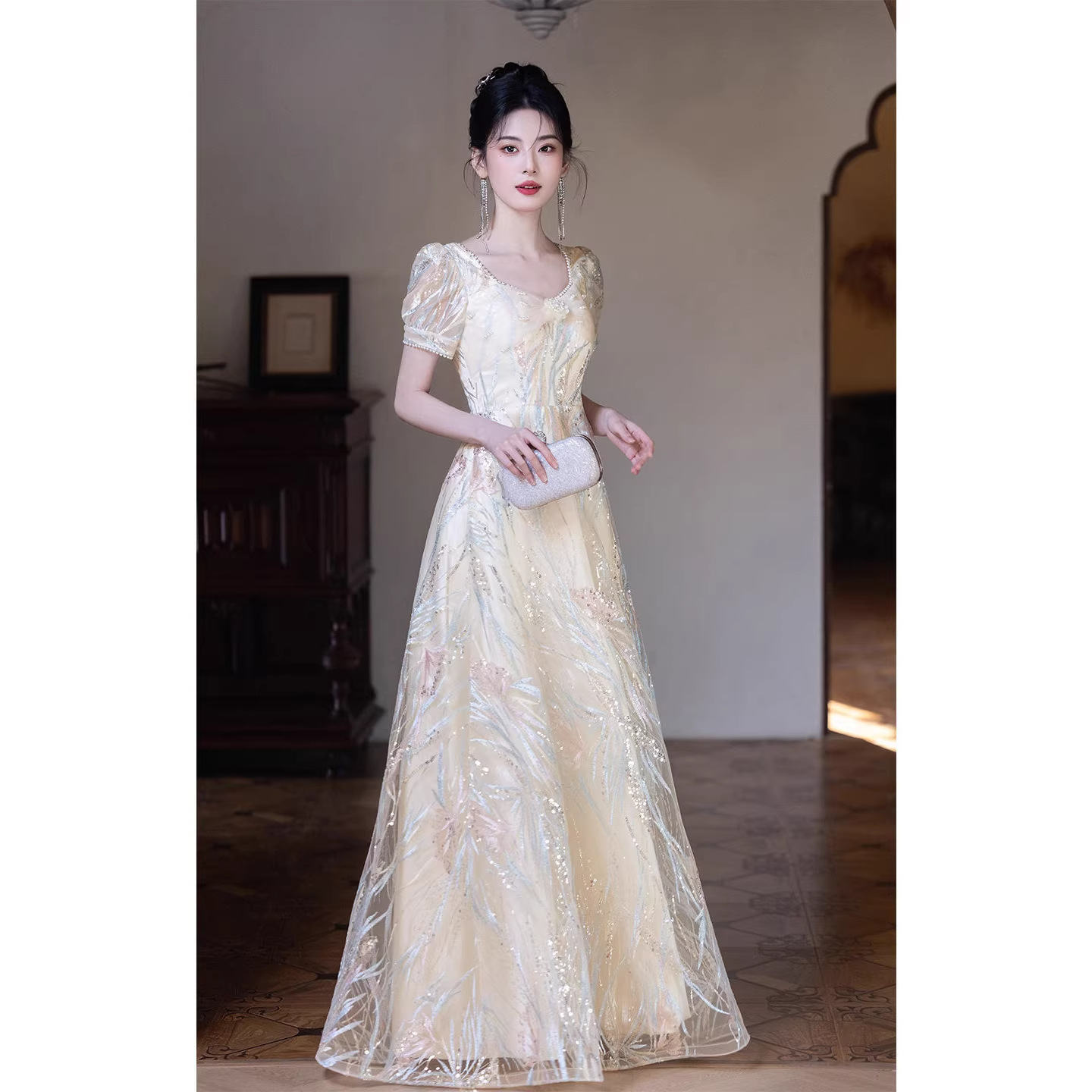 Đầm maxi nữ thắt eo phong cách Pháp, thiết kế dáng dài sang trọng, tay dài, cổ chữ V, chất liệu cao cấp — Màu champagne