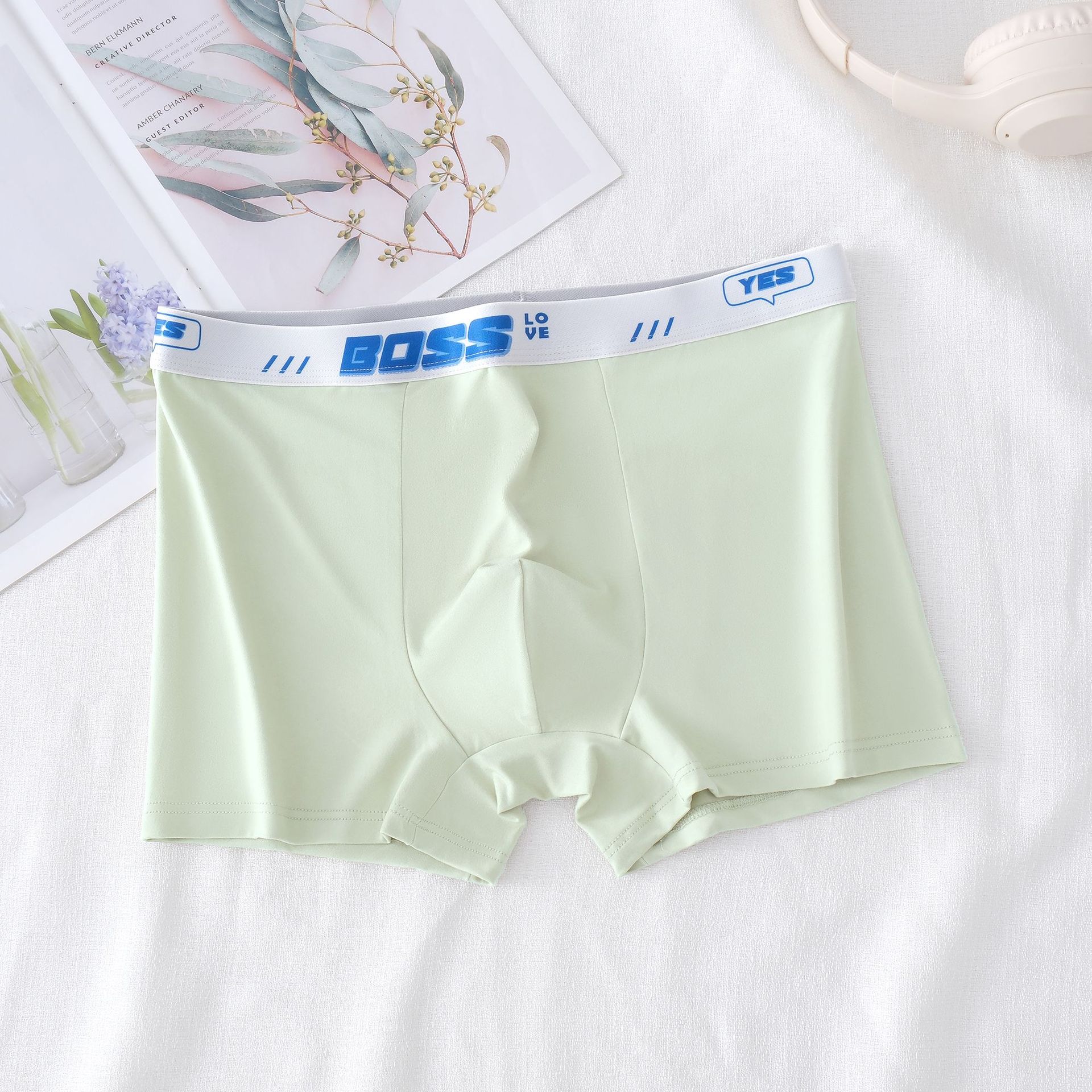 연한 초록색